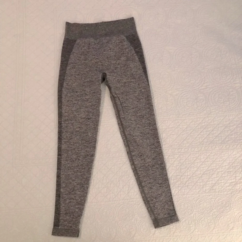 Gymshark Flex high waisted contouring seamless leggings. Women’s size large.
